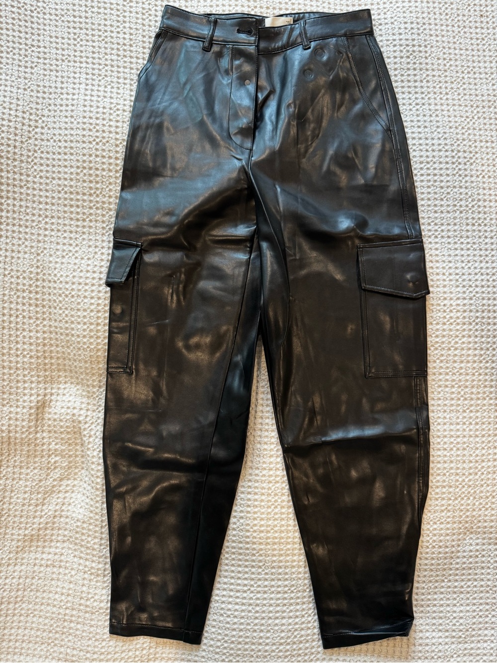 Wilfred Free by Aritzia Modern Cargo Pant – Faux Leather – Black – Size 2
